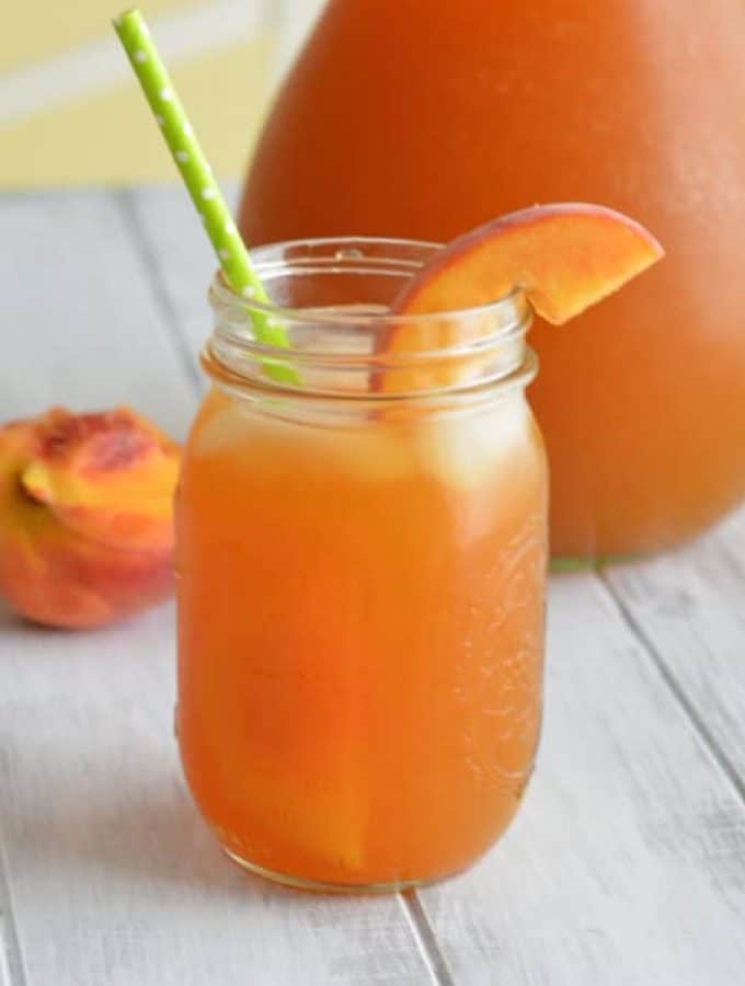 Peach iced tea in a mason jar.
