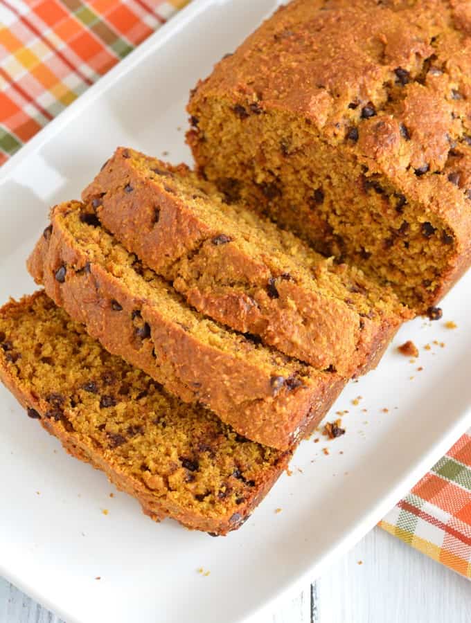 Start Thanksgiving morning off with this yummy pumpkin chocolate chip bread.