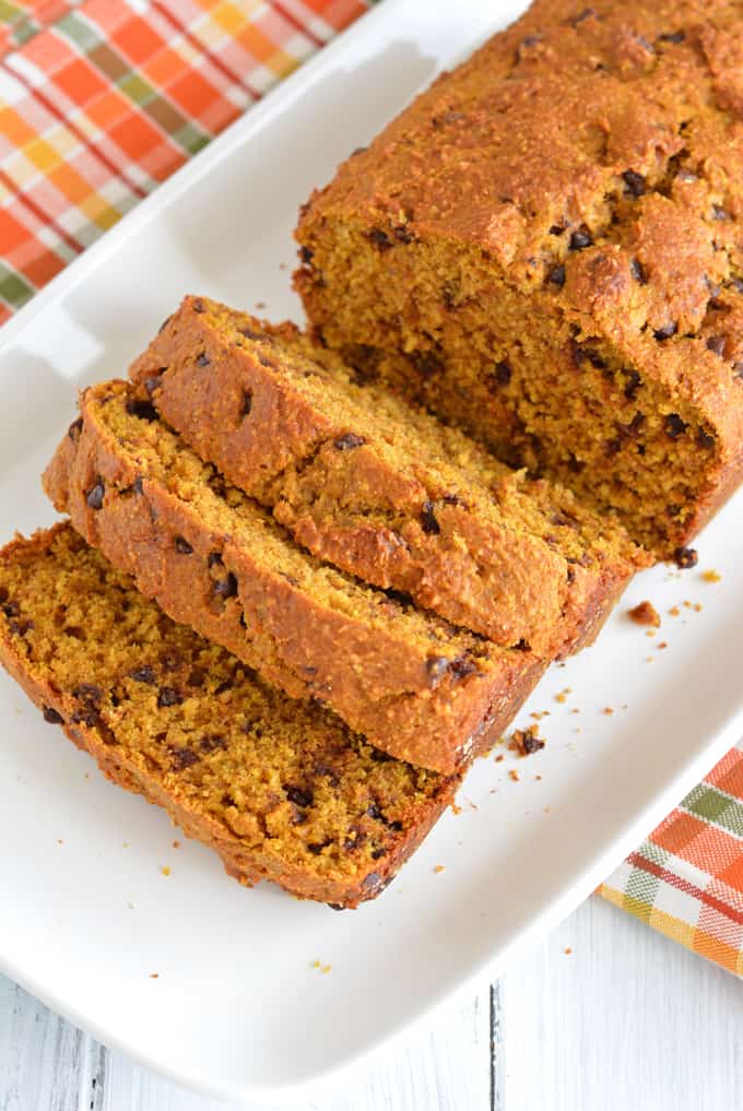 Start Thanksgiving morning off with this yummy pumpkin chocolate chip bread.