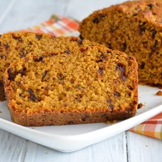 Start Thanksgiving morning off with this yummy pumpkin chocolate chip bread.