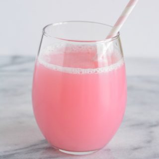 Strawberry Lemonade Protein Shake is sugar free and rich in protein.