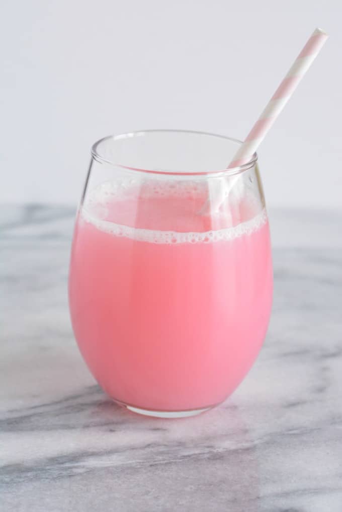 Strawberry Lemonade Protein Shake is sugar free and rich in protein.
