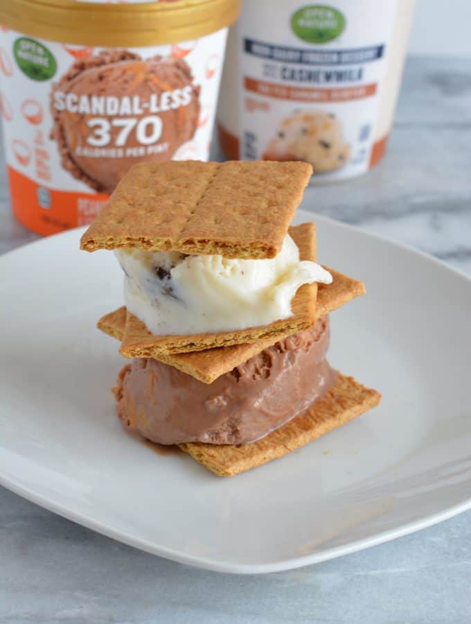 Low calorie ice cream between graham crackers